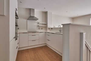 Kitchen- click for photo gallery